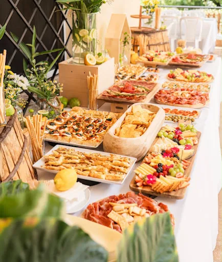 Buffet de una celebración privada con tablas de producto